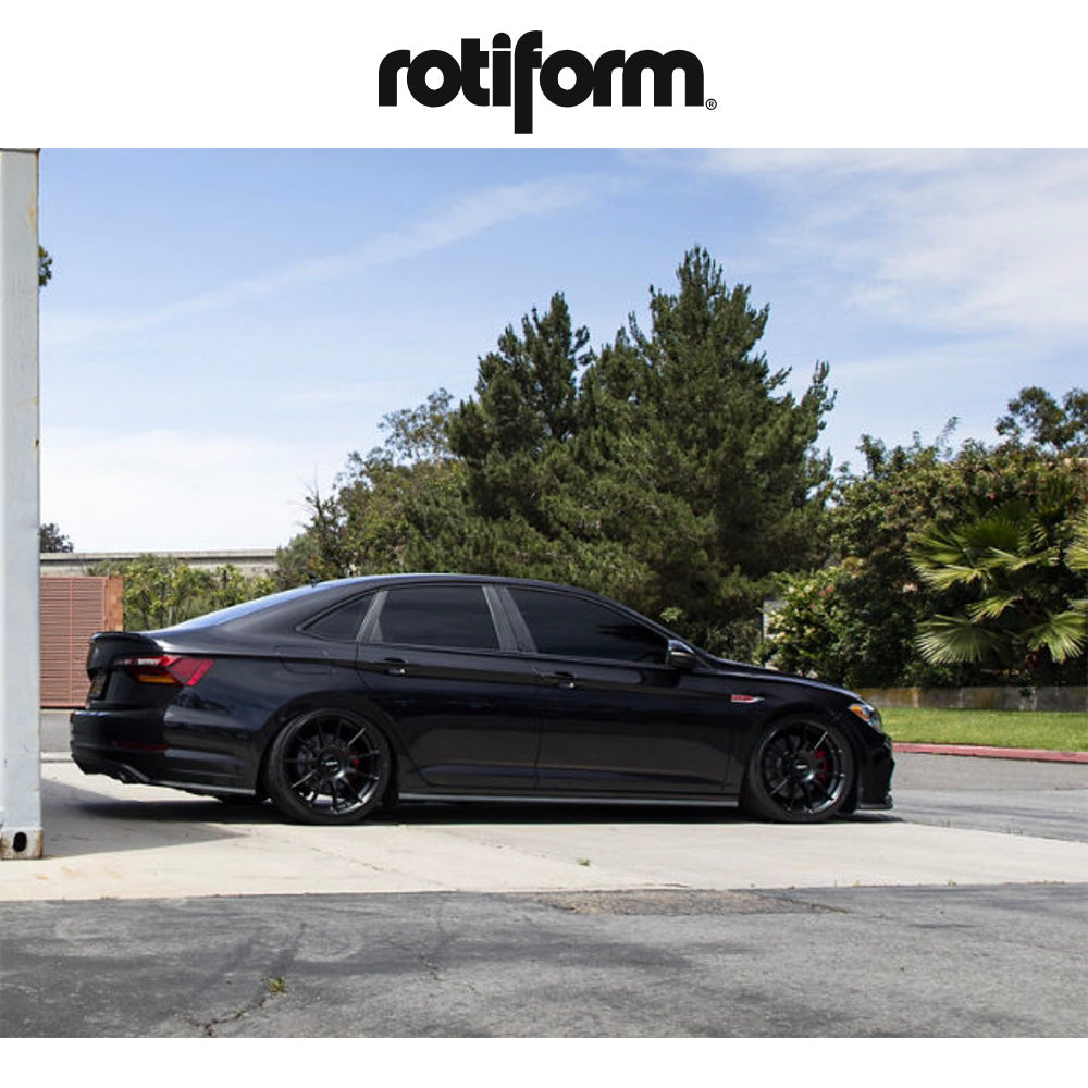 トヨタ プリウス(Toyota Prius)用 ロティフォーム DTM 17x8J ET 40 フロント&リア サテンブラック ホイール4本セット Rotiform DTM 17X8 5X4.25/4.5 72 +40 BD (消費税、送料込み)