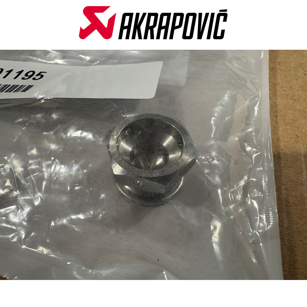 アクラポビッチ 18mm x 1.50 ラムダセンサープラグ　AKRAPOVIC 1860-1195 P-LBSB1 O2 Sensor Port Plug 18 mm x 1.5 (消費税、送料込み)