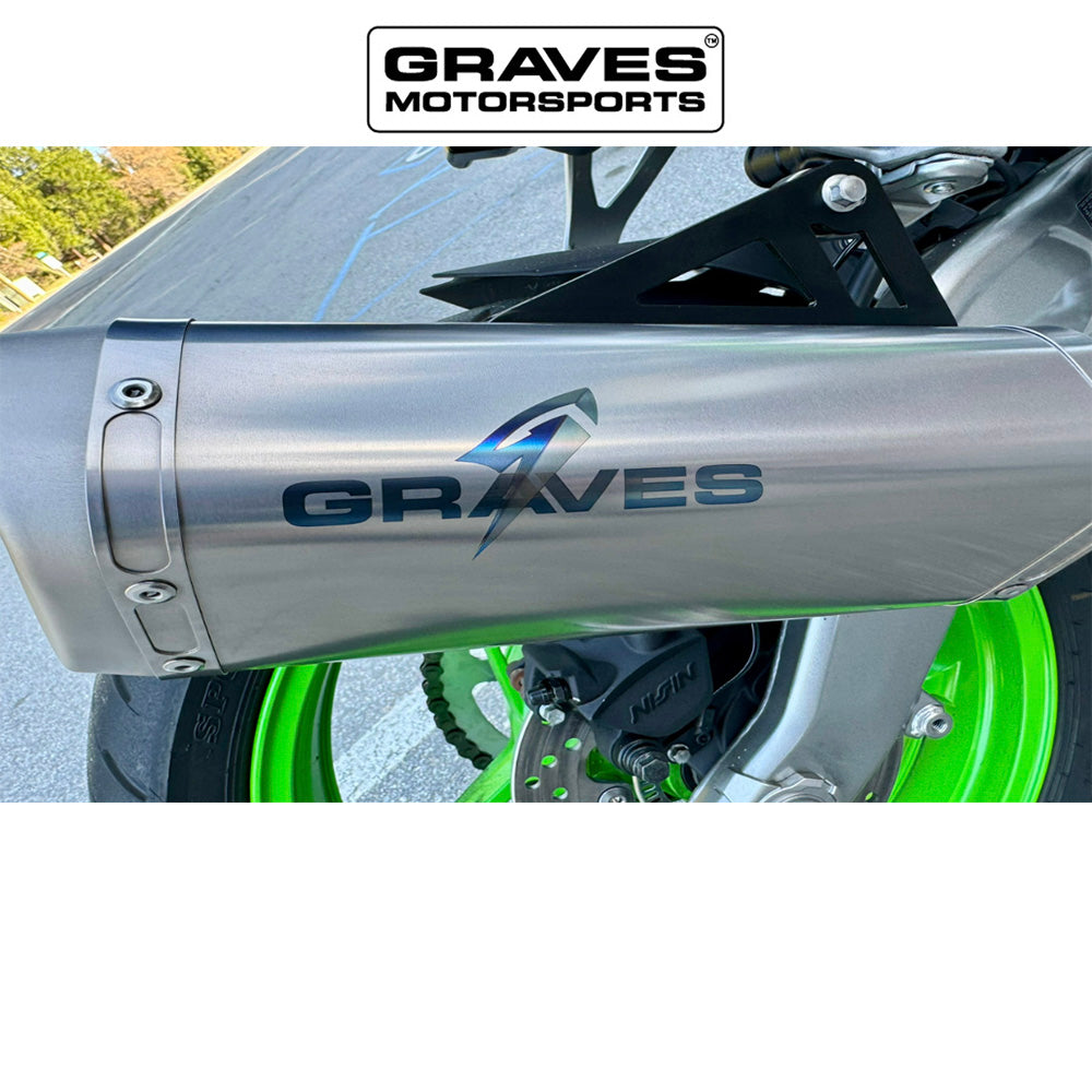 カワサキ Ｎｉｎｊａ ＺＸ－４ＲＲ用 グレイブス モータースポーツ製キャットバック スリップオン チタンエキゾースト　Kawasaki ZX-4RR ZX-4R Cat-Back Slip-On Titanium Exhaust (消費税、送料込み)