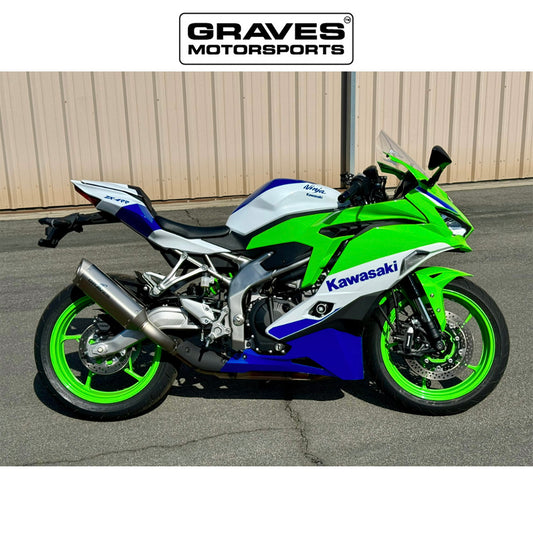 カワサキ Ｎｉｎｊａ ＺＸ－４ＲＲ用 グレイブス モータースポーツ製キャットバック スリップオン チタンエキゾースト　Kawasaki ZX-4RR ZX-4R Cat-Back Slip-On Titanium Exhaust (消費税、送料込み)