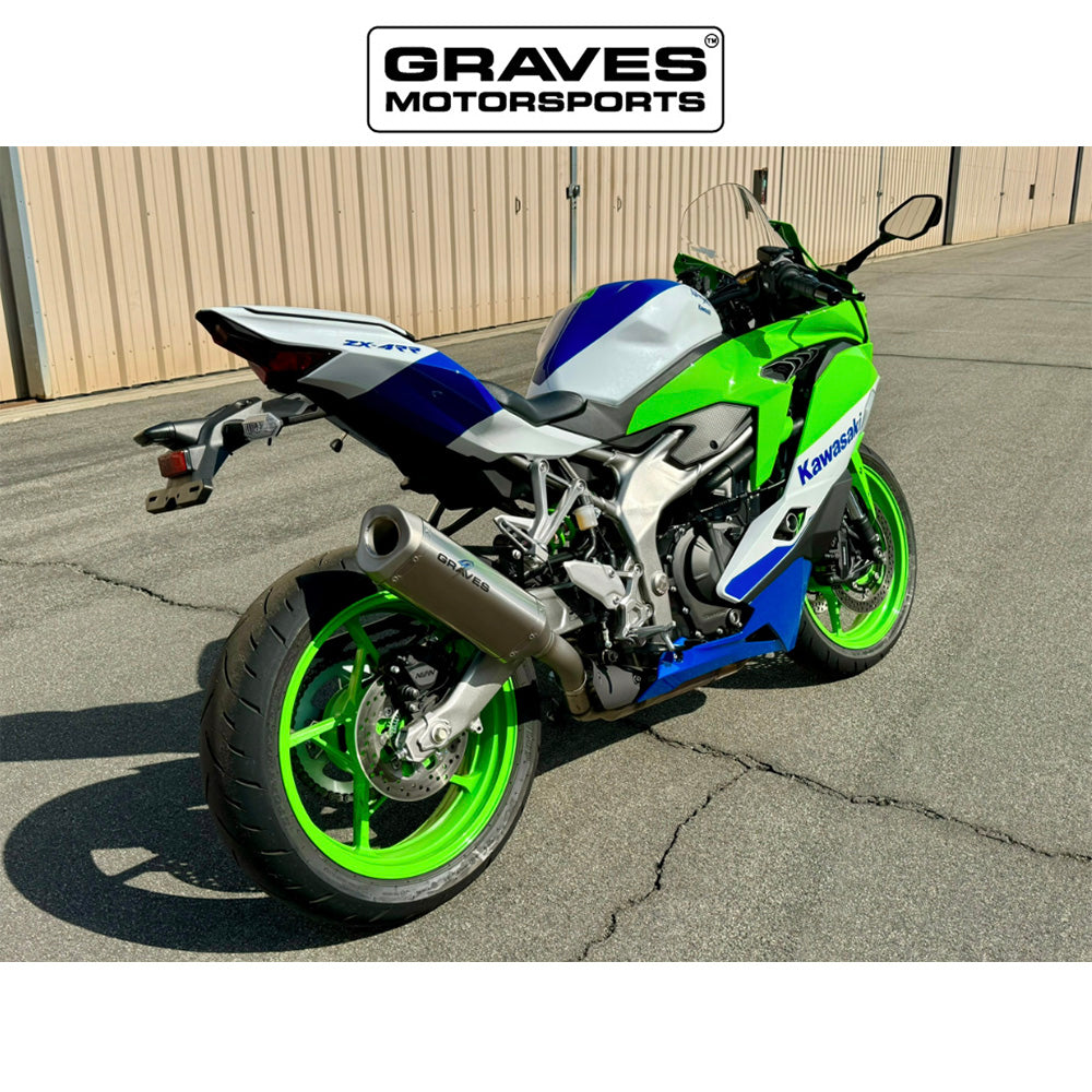 カワサキ Ｎｉｎｊａ ＺＸ－４ＲＲ用 グレイブス モータースポーツ製キャットバック スリップオン チタンエキゾースト　Kawasaki ZX-4RR ZX-4R Cat-Back Slip-On Titanium Exhaust (消費税、送料込み)