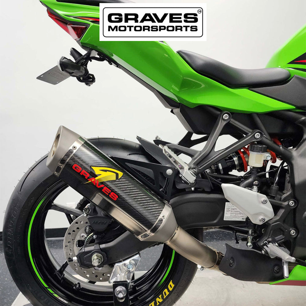 カワサキ Ｎｉｎｊａ ＺＸ－４ＲＲ用 グレイブス モータースポーツ製キャットバック スリップオン カーボンエキゾースト　Kawasaki ZX-4RR ZX-4R Cat-Back Slip-On Carbon Exhaust (消費税、送料込み)