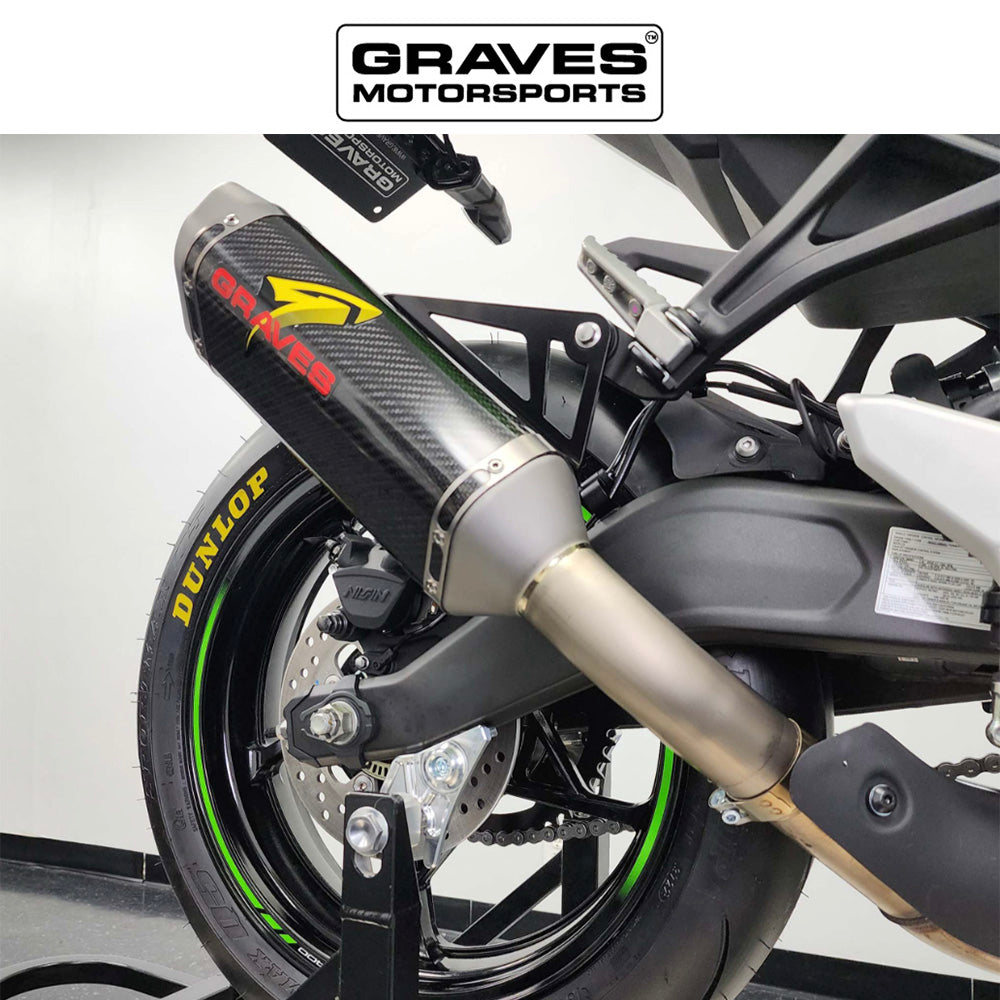 カワサキ Ｎｉｎｊａ ＺＸ－４ＲＲ用 グレイブス モータースポーツ製キャットバック スリップオン カーボンエキゾースト　Kawasaki ZX-4RR ZX-4R Cat-Back Slip-On Carbon Exhaust (消費税、送料込み)