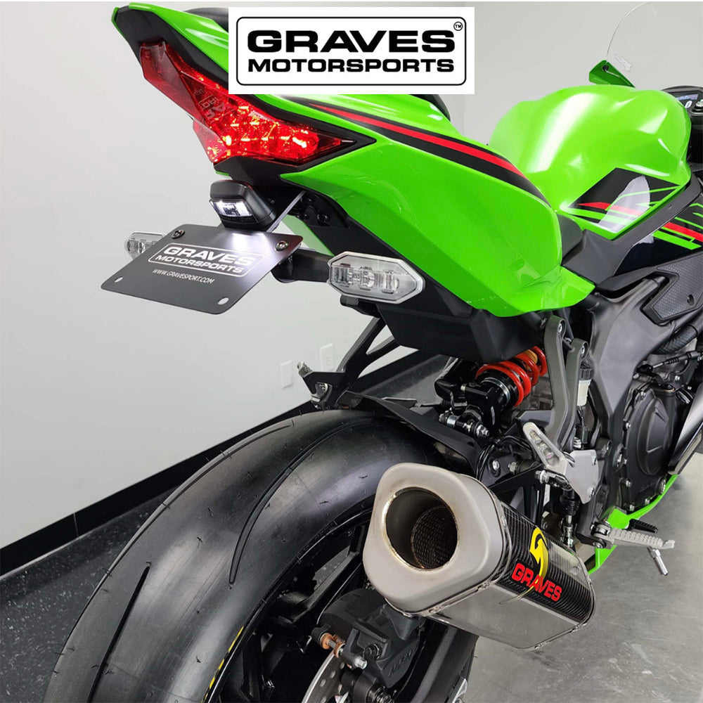 カワサキ Ｎｉｎｊａ ＺＸ－４ＲＲ用 グレイブス モータースポーツ製キャットバック スリップオン カーボンエキゾースト　Kawasaki ZX-4RR ZX-4R Cat-Back Slip-On Carbon Exhaust (消費税、送料込み)