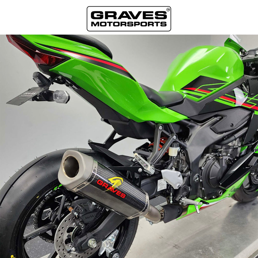 カワサキ Ｎｉｎｊａ ＺＸ－４ＲＲ用 グレイブス モータースポーツ製キャットバック スリップオン カーボンエキゾースト　Kawasaki ZX-4RR ZX-4R Cat-Back Slip-On Carbon Exhaust (消費税、送料込み)