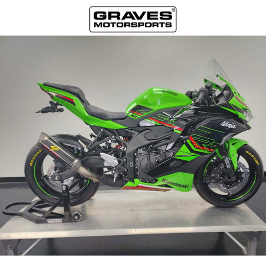 カワサキ Ｎｉｎｊａ ＺＸ－４ＲＲ用 グレイブス モータースポーツ製キャットバック スリップオン カーボンエキゾースト　Kawasaki ZX-4RR ZX-4R Cat-Back Slip-On Carbon Exhaust (消費税、送料込み)