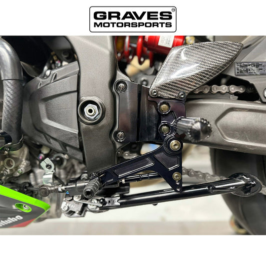 カワサキ Ｎｉｎｊａ ＺＸ－４ＲＲ用 グレイブス モータースポーツ製調整式リアセット　Kawasaki ZX-4RR / ZX-4R Adjustable Rearsets (消費税、送料込み)カワサキ Ｎｉｎｊａ ＺＸ－４ＲＲ用 グレイブス モータースポーツ製調整式リアセット　Kawasaki ZX-4RR / ZX-4R Adjustable Rearsets (消費税、送料込み)