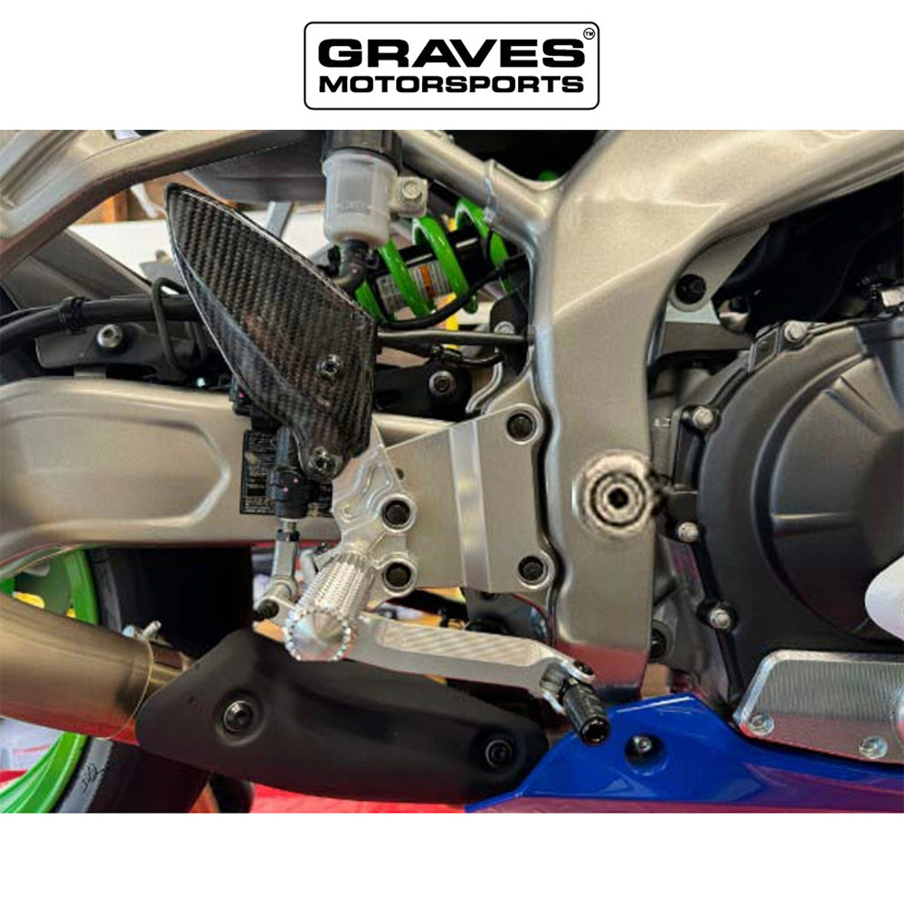 カワサキ Ｎｉｎｊａ ＺＸ－４ＲＲ用 グレイブス モータースポーツ製調整式リアセット(シルバー)　Kawasaki ZX-4RR / ZX-4R Adjustable Rearsets - Silver (消費税、送料込み)