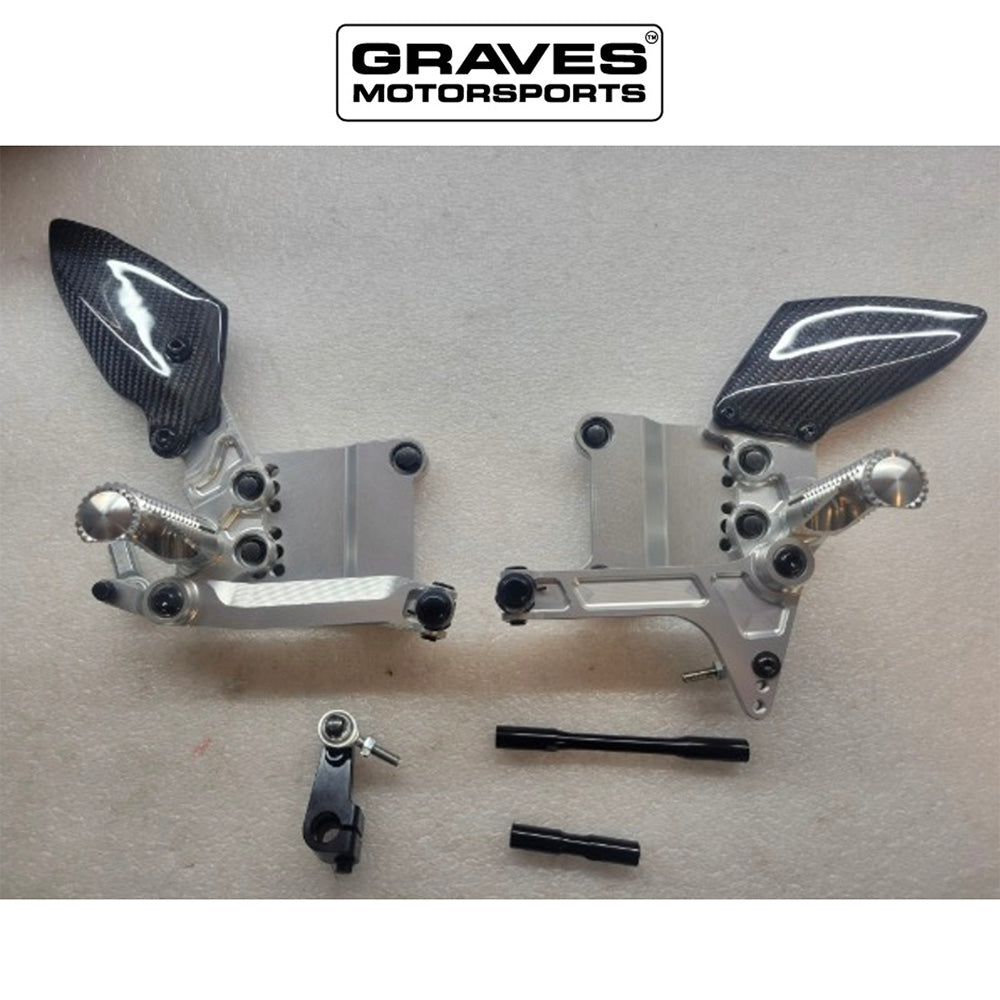 カワサキ Ｎｉｎｊａ ＺＸ－４ＲＲ用 グレイブス モータースポーツ製調整式リアセット(シルバー)　Kawasaki ZX-4RR / ZX-4R Adjustable Rearsets - Silver (消費税、送料込み)