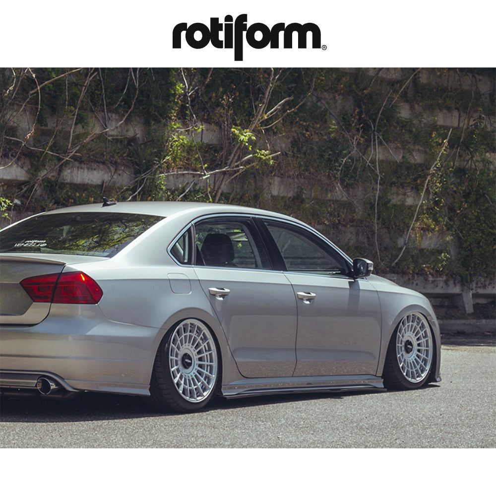 スバルＷＲＸ Ｓ４(Subaru WRX)用 ロティフォーム エアロディスク(グロスブラック)付き LAS-R 19x8.5J ET 45 フロント&リア グロスシルバー ホイール４本セット Rotiform LAS-R 19X8.5 5X112/4.5 72 SL 45MM  (消費税、送料込み)