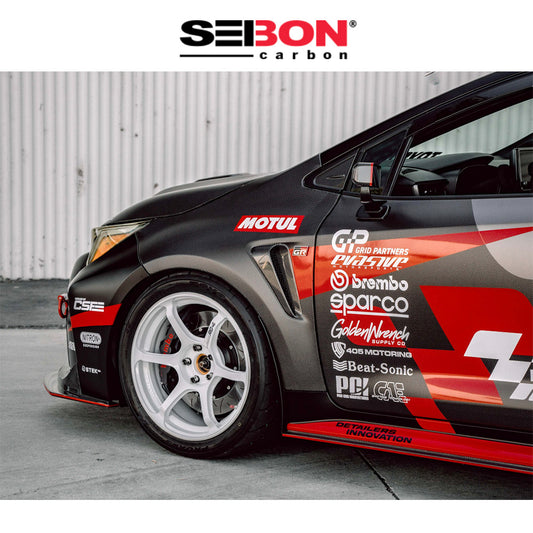 2023-2025年式トヨタ ＧＲカローラ用 セイボンカーボン 純正スタイルドライカーボンファイバー製フェンダーセット(グロス仕上げ)　Seibon Carbon OEM-Style Dry Carbon Fiber Fenders For 2023-2025 Toyota GR Corolla - Gloss (消費税、送料込み)