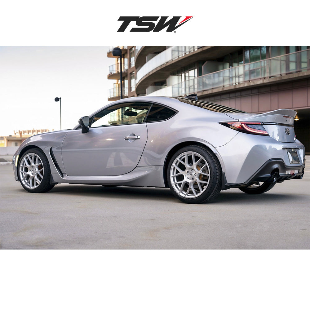 トヨタ ＧＲカローラ用 TSW ラサルト 18x8.5J ET 35 フロント、リア グロスシルバーマシンド フローフォーミング・アルミニウムホイール４本セット (消費税、送料込み)