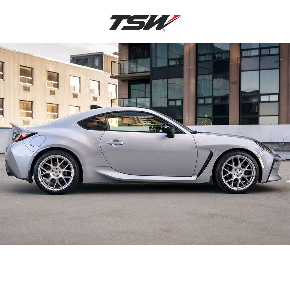 トヨタ ＧＲカローラ用 TSW ラサルト 18x8.5J ET 35 フロント、リア グロスシルバーマシンド フローフォーミング・アルミニウムホイール４本セット (消費税、送料込み)
