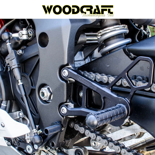 2015-2025年式 ヤマハ ＹＺＦ－Ｒ１用 ウッドクラフト製 リアセット(専用ブレーキスイッチ付き)　Woodcraft 05-0454B Yamaha R1 Complete Rearset (消費税、送料込み)