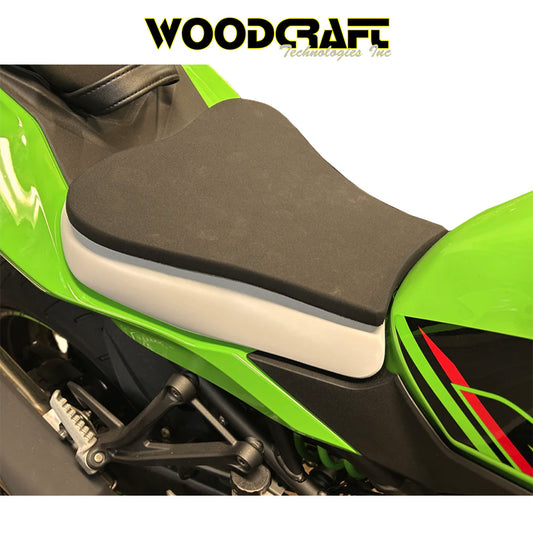 2023-2025年式 カワサキ Ｎｉｎｊａ ＺＸ－４ＲＲ用 ウッドクラフト製スーパーバイク シートベース(スーパーバイクシートベースパッド付き)　Woodcraft 71-0137SSB Kawasaki ZX-4RR Superbike Seat Base with Base Pad (消費税、送料込み)