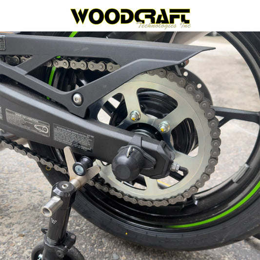 2023-2025年式 カワサキ Ｎｉｎｊａ ＺＸ－４ＲＲ用 ウッドクラフト製リアアクスルスライダー左右セット　Woodcraft 45-0137R Kawasaki ZX4-RR Rear Axle Slider. Ninja400,Z400 and Ninja500 Front/Rear Axle Slider (消費税、送料込み)